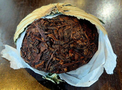 Lao Ban Zhang Shu Pu Erh aus Yunnan 200g Cake (30 Jahre alt)