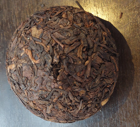Lao Ban Zhang Shu Pu Erh aus Yunnan 200g Cake (30 Jahre alt)